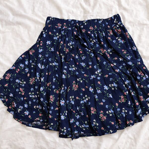 Francesca’s Navy Floral Tiered Mini Skirt Size M NWT Boho